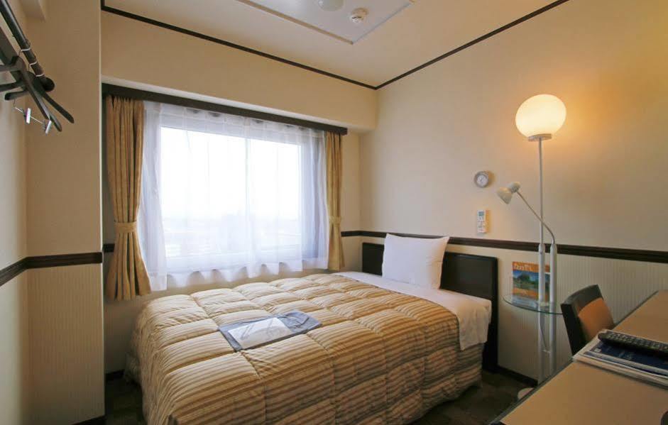 Toyoko Inn Tokyo Fussa Ekimae Higashi Guchi Hamura Bagian luar foto